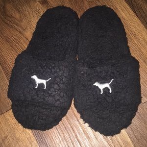 ☀️TRADE for @rachelwalder🎋☘️🆚 SLIPPERS🆚